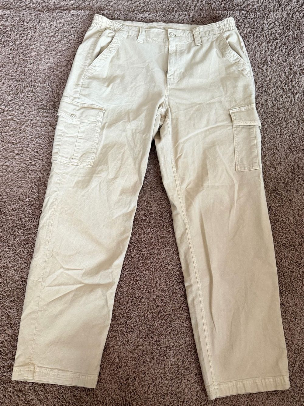 American Eagle Outfitters Women's Cargo Pants in Light Beige